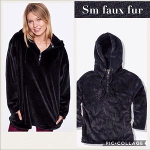 Vs pink faux fur campus half zip pullover black